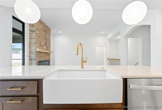 $649,000 | 715 Lillian Way, Jeffersonville, IN 47130