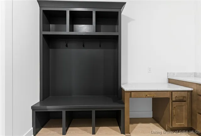 $649,000 | 715 Lillian Way, Jeffersonville, IN 47130