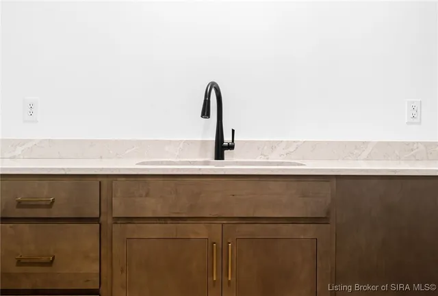 $649,000 | 715 Lillian Way, Jeffersonville, IN 47130