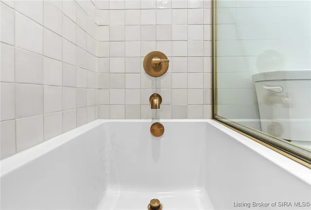 $649,000 | 715 Lillian Way, Jeffersonville, IN 47130