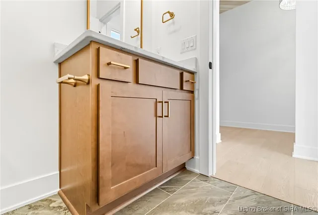 $649,000 | 715 Lillian Way, Jeffersonville, IN 47130