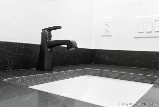 $649,000 | 715 Lillian Way, Jeffersonville, IN 47130