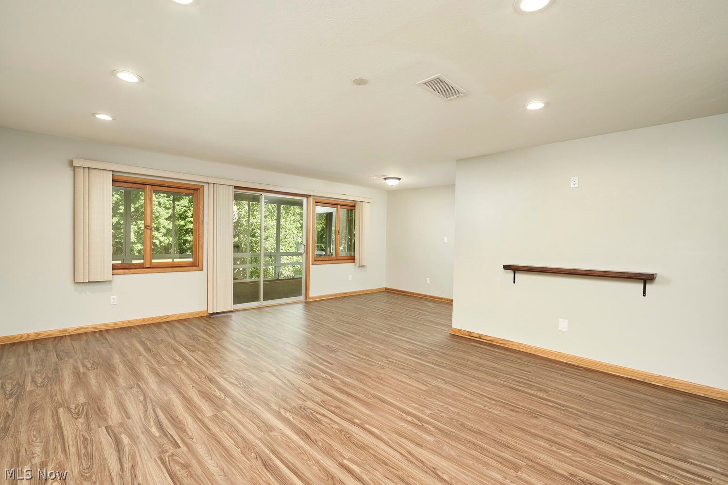 1097 Oak Tree Road Akron, OH 44320 - Photo 11 of 24
