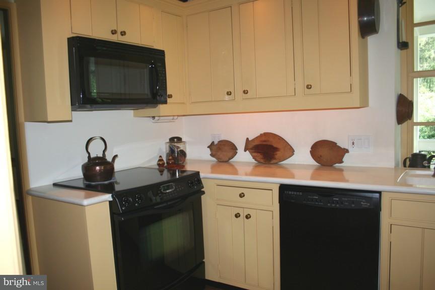 1330 Creek Road Leola, PA 17540 - Photo 7 of 13 Gallery Image 7