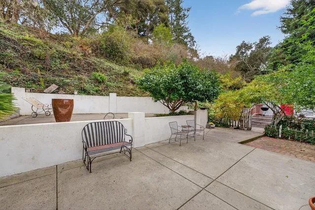 $998,500 | 885 Larkin Valley Road, Watsonville, CA 95076