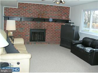 27 Rotterdam Road West Holland, PA 18966 - Photo 8 of 12