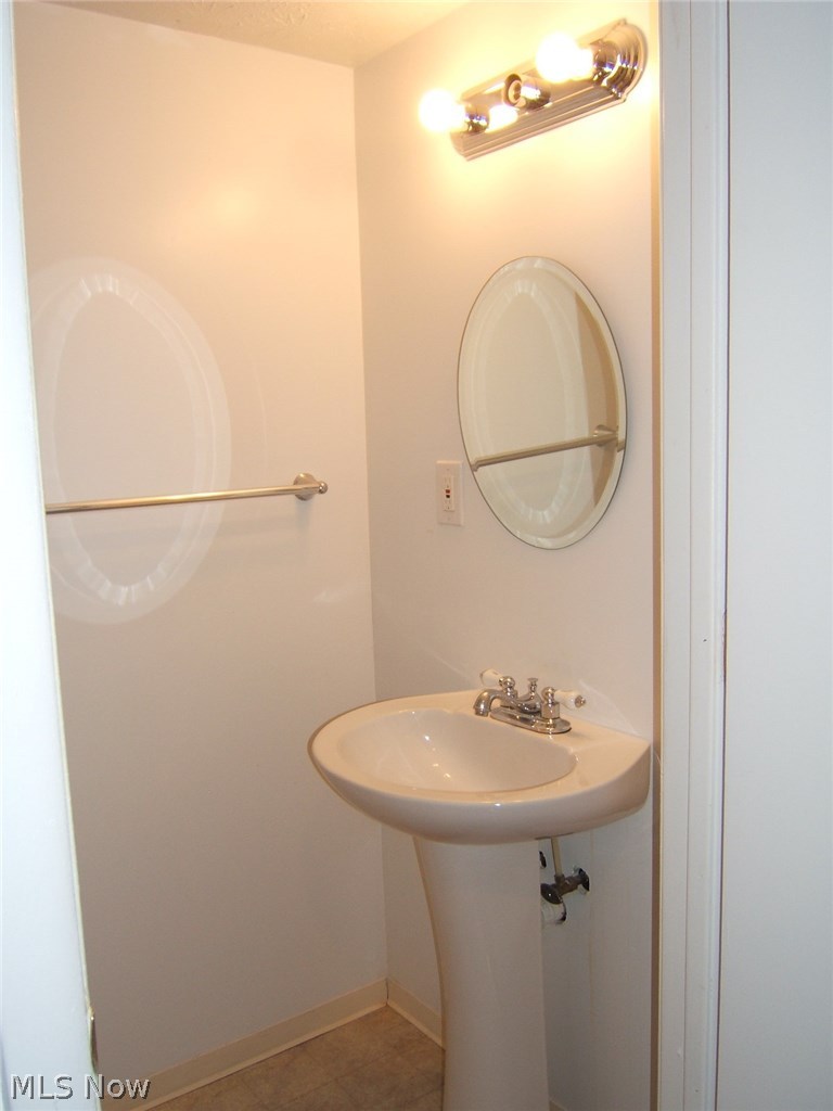 24304 Knickerbocker Road Bay Village, OH 44140 - Photo 22 of 28 Gallery Image 22