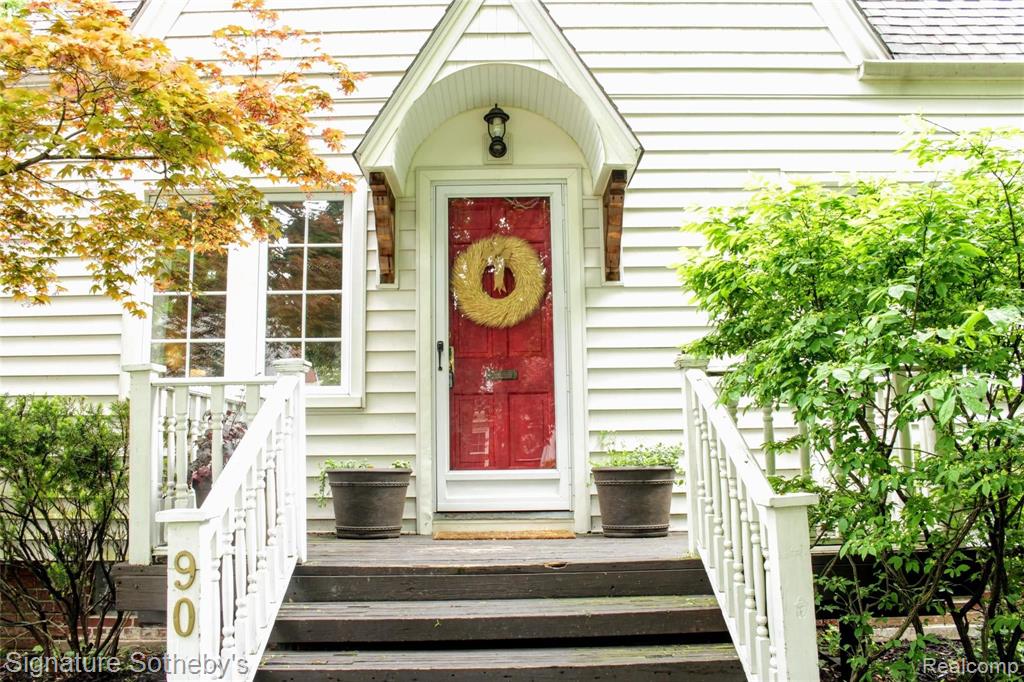 90 Mapleton Road Grosse Pointe Farms, MI 48236 - Photo 2 of 43