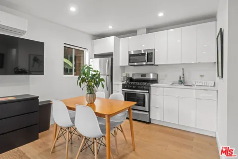 $2,199,000 | 5051 Noble Avenue, Sherman Oaks, CA 91403