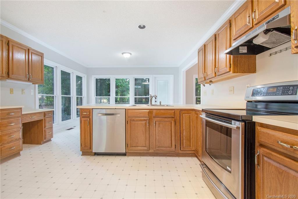 9015 Chimney Ridge Trail Charlotte, NC 28269 - Photo 4 of 23