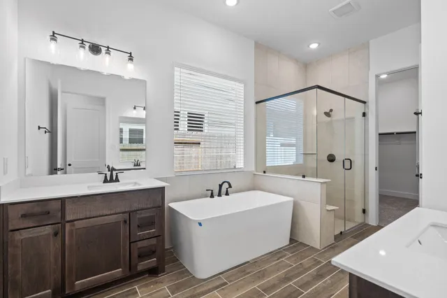 $424,990 | 12019 Canal Vw Boulevard, Mont Belvieu, TX 77523