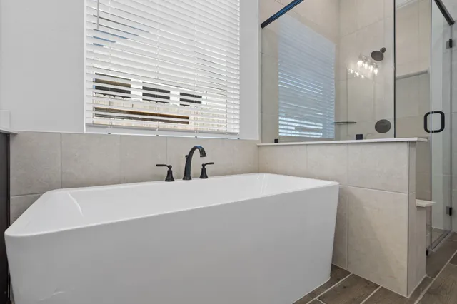 $424,990 | 12019 Canal Vw Boulevard, Mont Belvieu, TX 77523