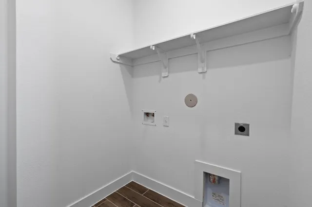 $424,990 | 12019 Canal Vw Boulevard, Mont Belvieu, TX 77523