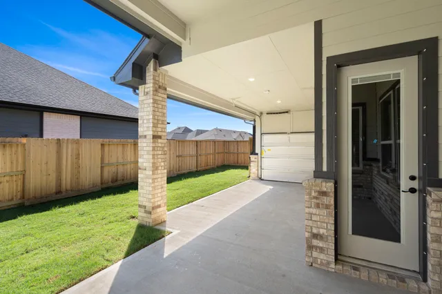 $424,990 | 12019 Canal Vw Boulevard, Mont Belvieu, TX 77523