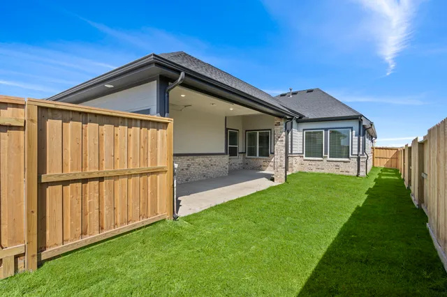 $424,990 | 12019 Canal Vw Boulevard, Mont Belvieu, TX 77523