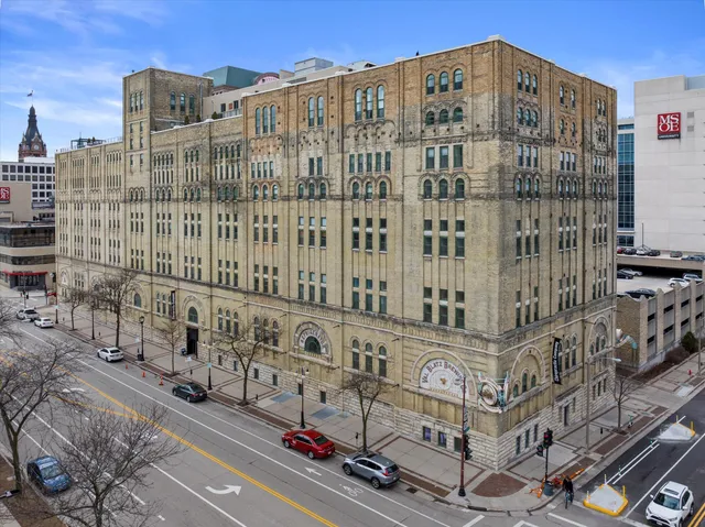 $245,000 | 270 East Highland Avenue, Unit 1043, Milwaukee, WI 53202