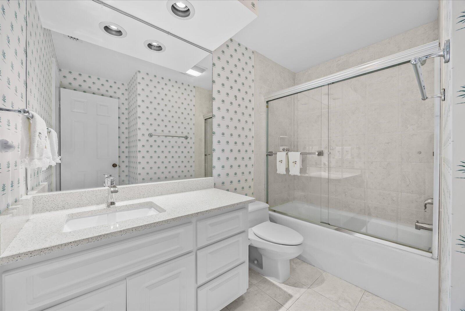 1903 Bay Road, Unit 206 Vero Beach, FL 32963 - Photo 18 of 31 1000004662
