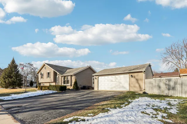 $409,900 | 730 East Mackinac Avenue, Oak Creek, WI 53154