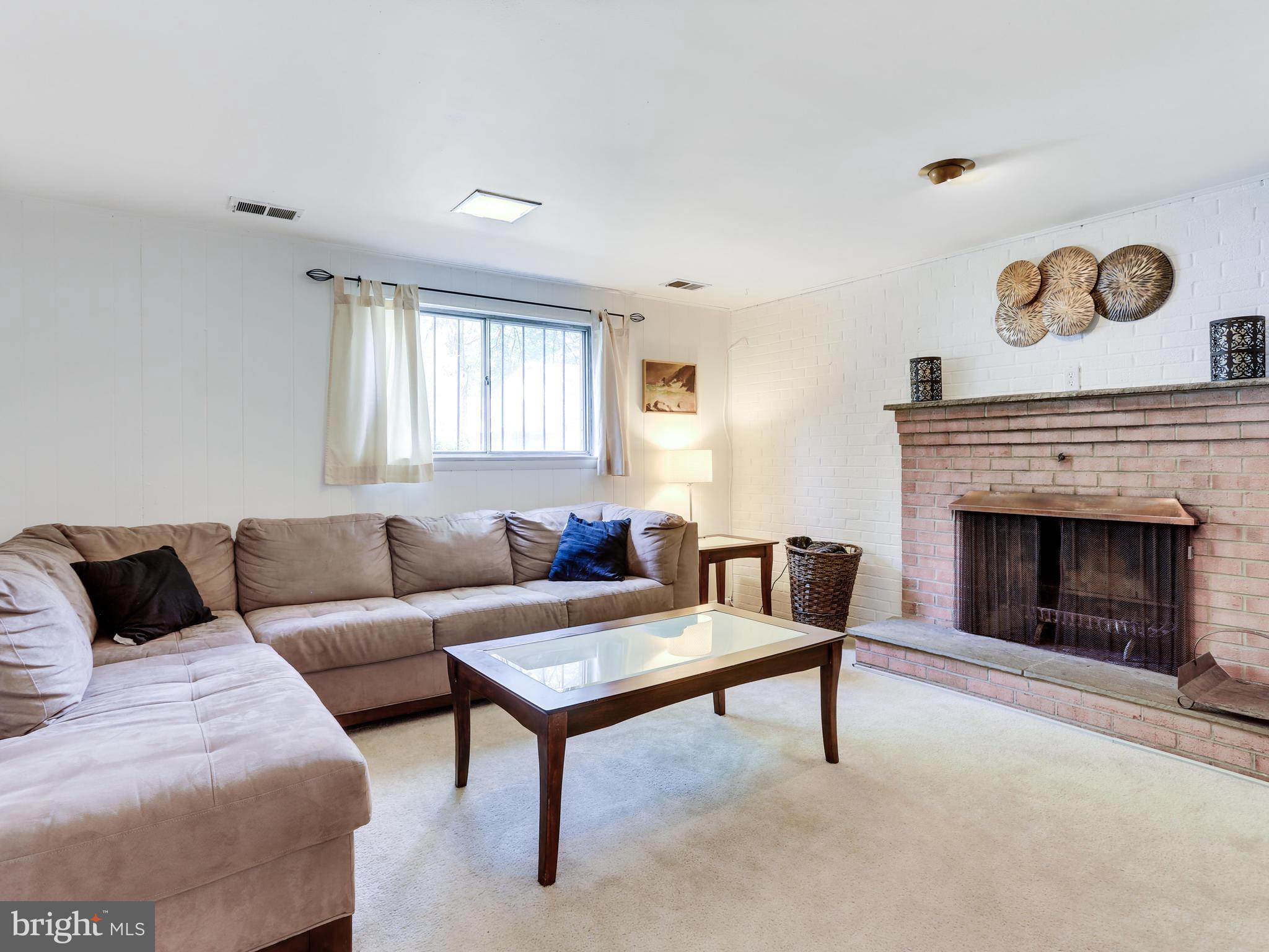 6311 Barrs Lane Lanham, MD 20706 - Photo 19 of 29 Family Room