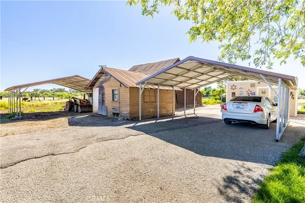 a view of a car park in front of house