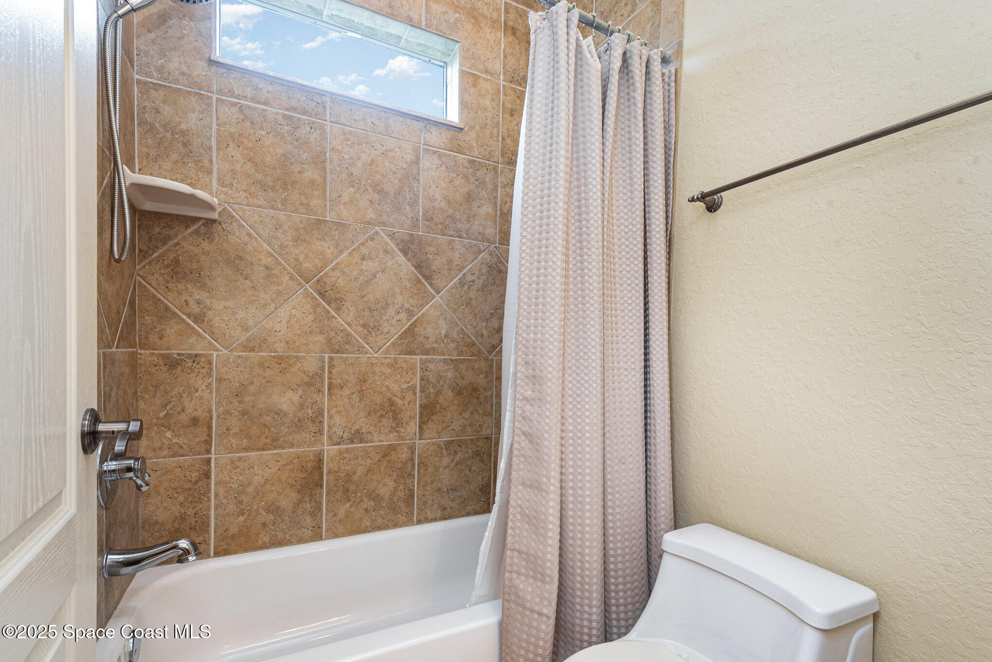 3260 Quantum Place Mims, FL 32754 - Photo 26 of 43 a bathroom with a bathtub and a shower