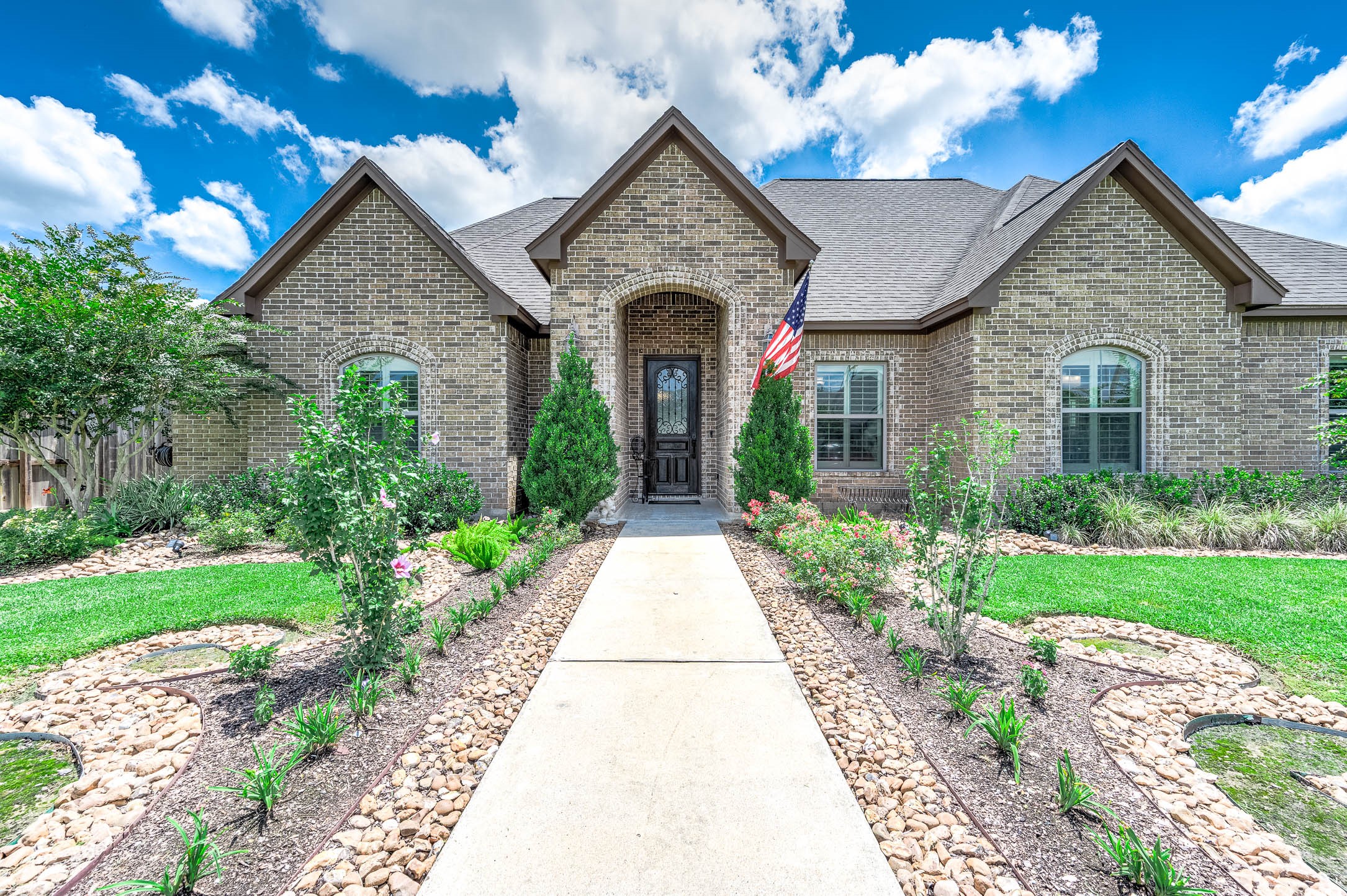 720 Rustic Oaks Drive Angleton, TX 77515 - Photo 6 of 35