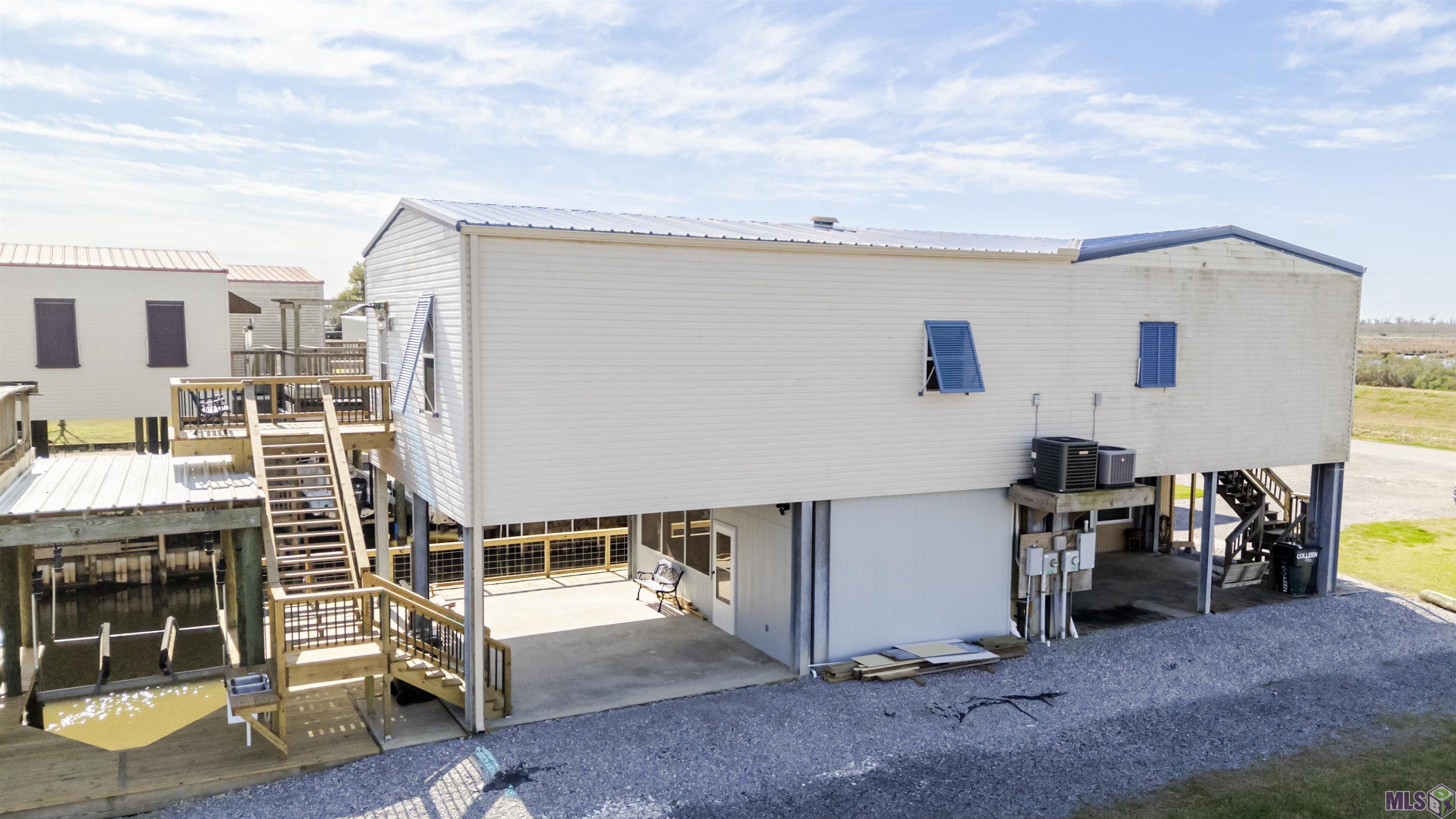 2027 Brady Road, Unit A Theriot, LA 70397 - Photo 16 of 20 Side View and Driveway