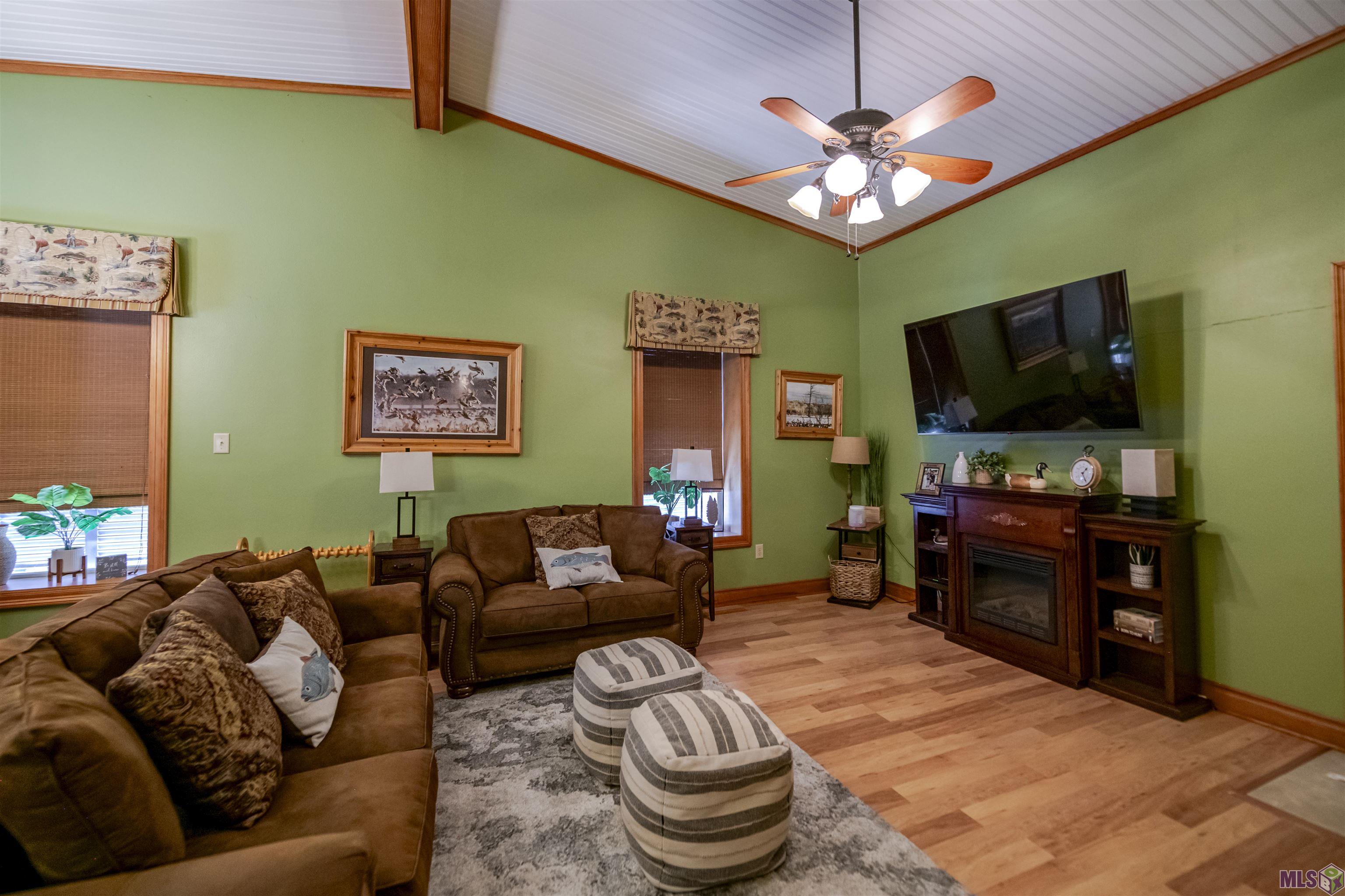 2027 Brady Road, Unit A Theriot, LA 70397 - Photo 3 of 20 Living Area View 2