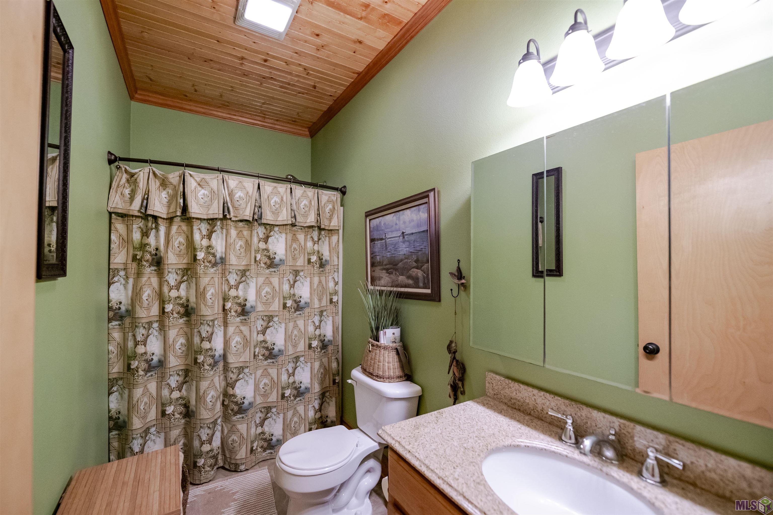 2027 Brady Road, Unit A Theriot, LA 70397 - Photo 8 of 20 Primary En-Suite Bathroom