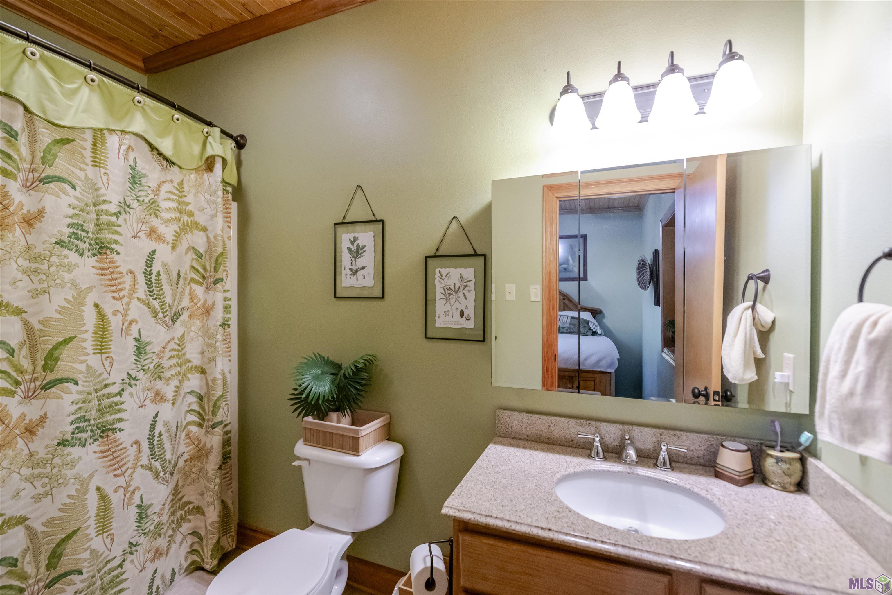 2027 Brady Road, Unit A Theriot, LA 70397 - Photo 9 of 20 Bathroom 2