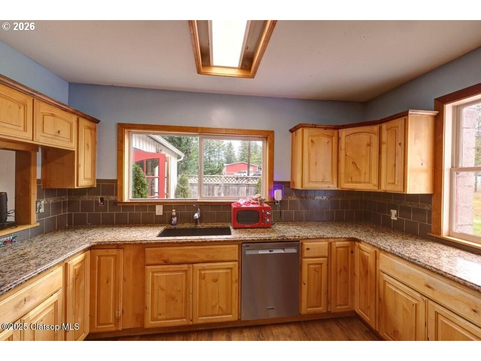 42684 Hillcrest Loop Astoria, OR 97103 - Photo 13 of 47