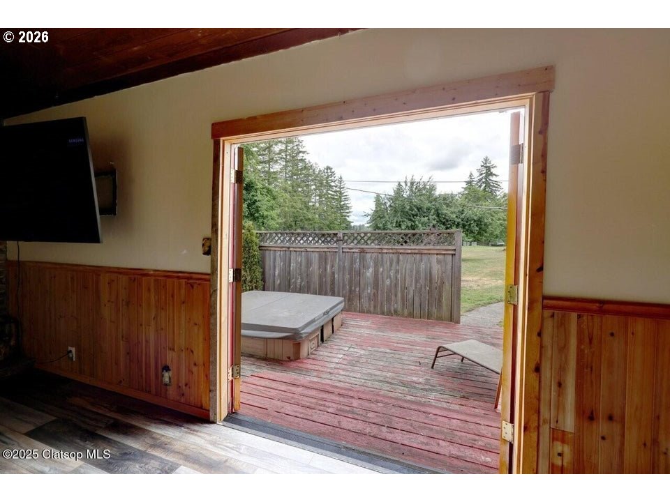42684 Hillcrest Loop Astoria, OR 97103 - Photo 17 of 47