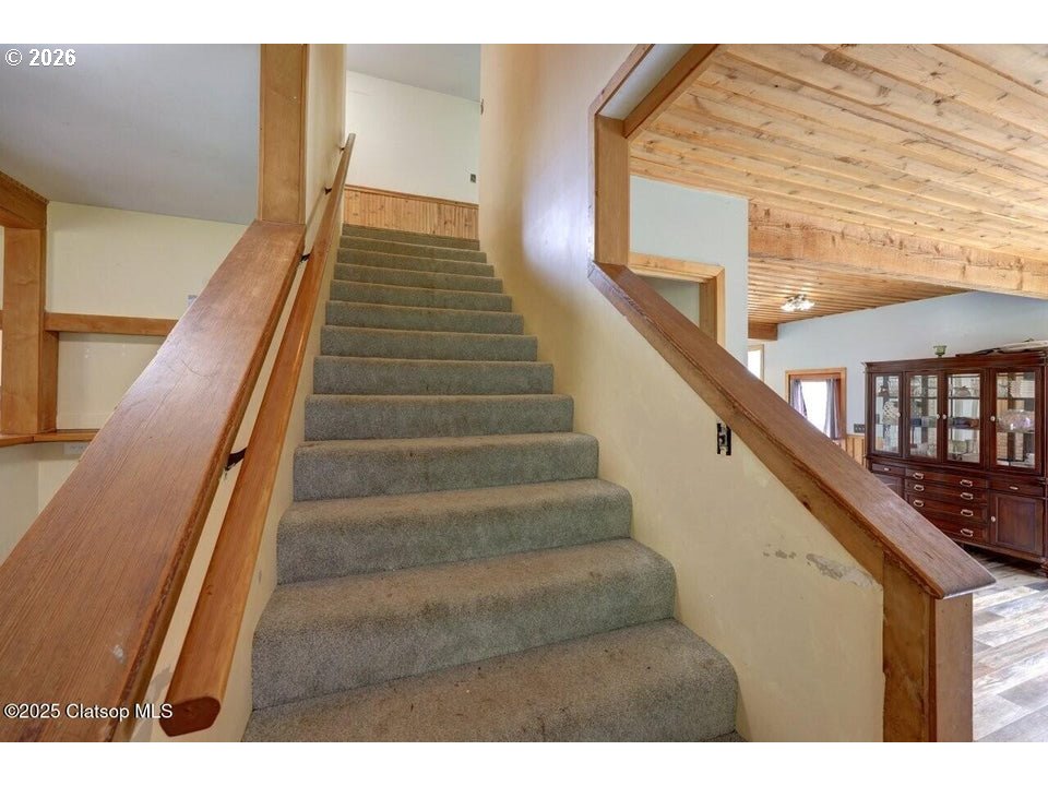 42684 Hillcrest Loop Astoria, OR 97103 - Photo 19 of 47
