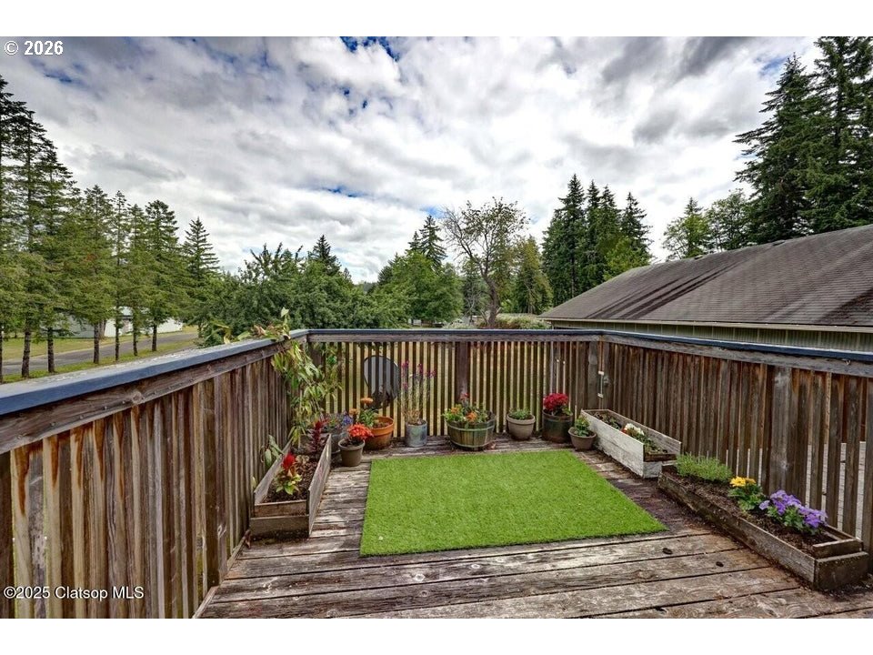 42684 Hillcrest Loop Astoria, OR 97103 - Photo 23 of 47