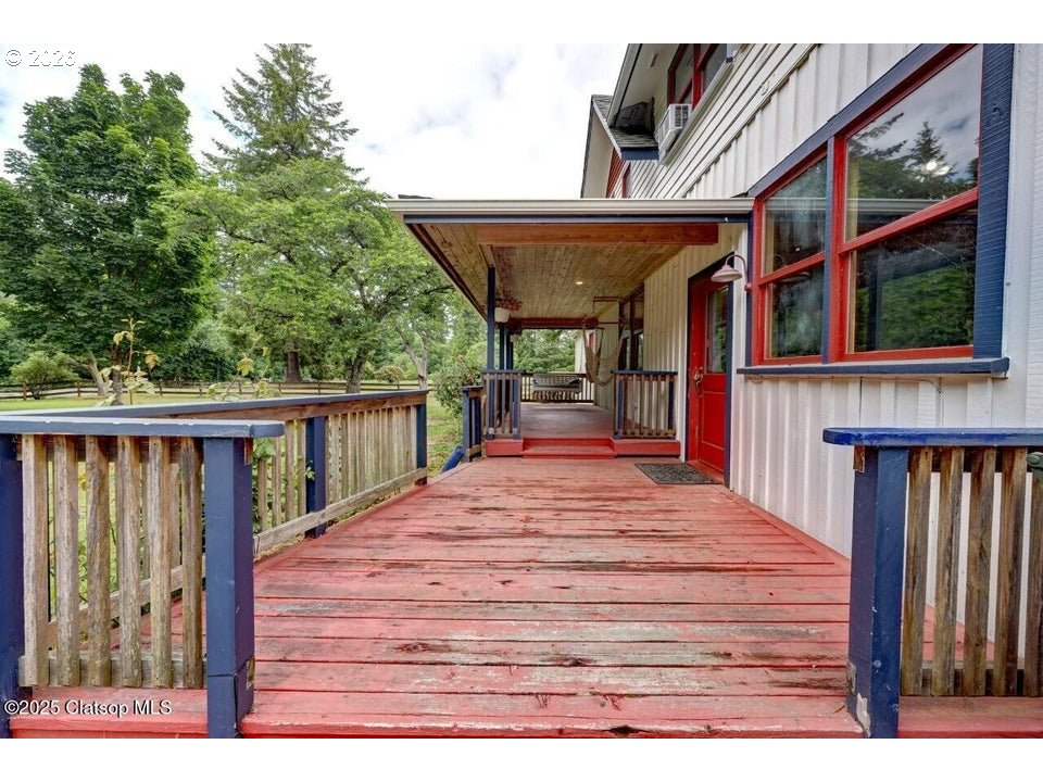 42684 Hillcrest Loop Astoria, OR 97103 - Photo 3 of 47