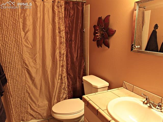 1539 West Cheyenne Road Colorado Springs, CO 80906 - Photo 20 of 29 Full bathroom unit 1541