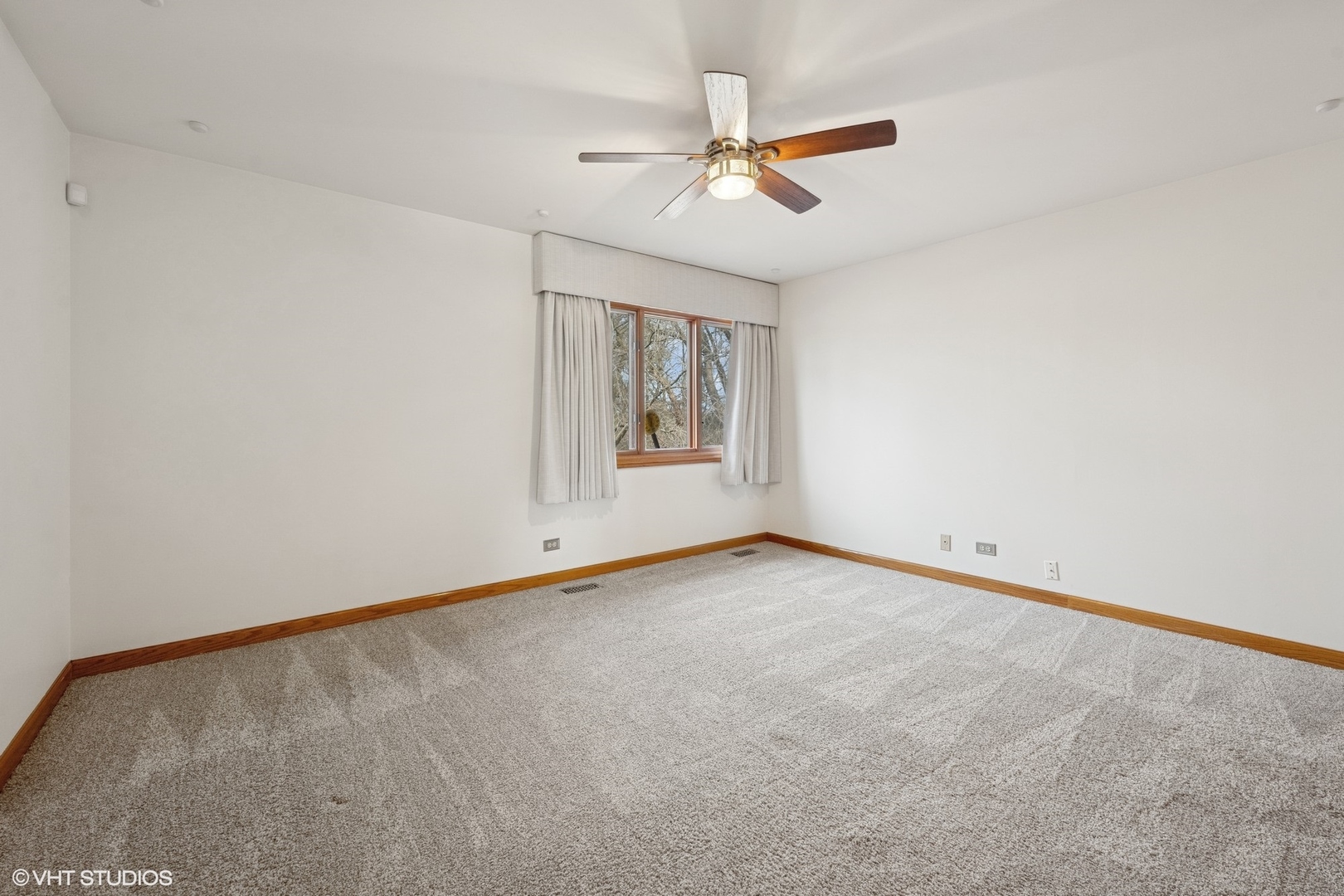 3170 Keystone Road Northbrook, IL 60062 - Photo 25 of 42 an empty room with windows and fan