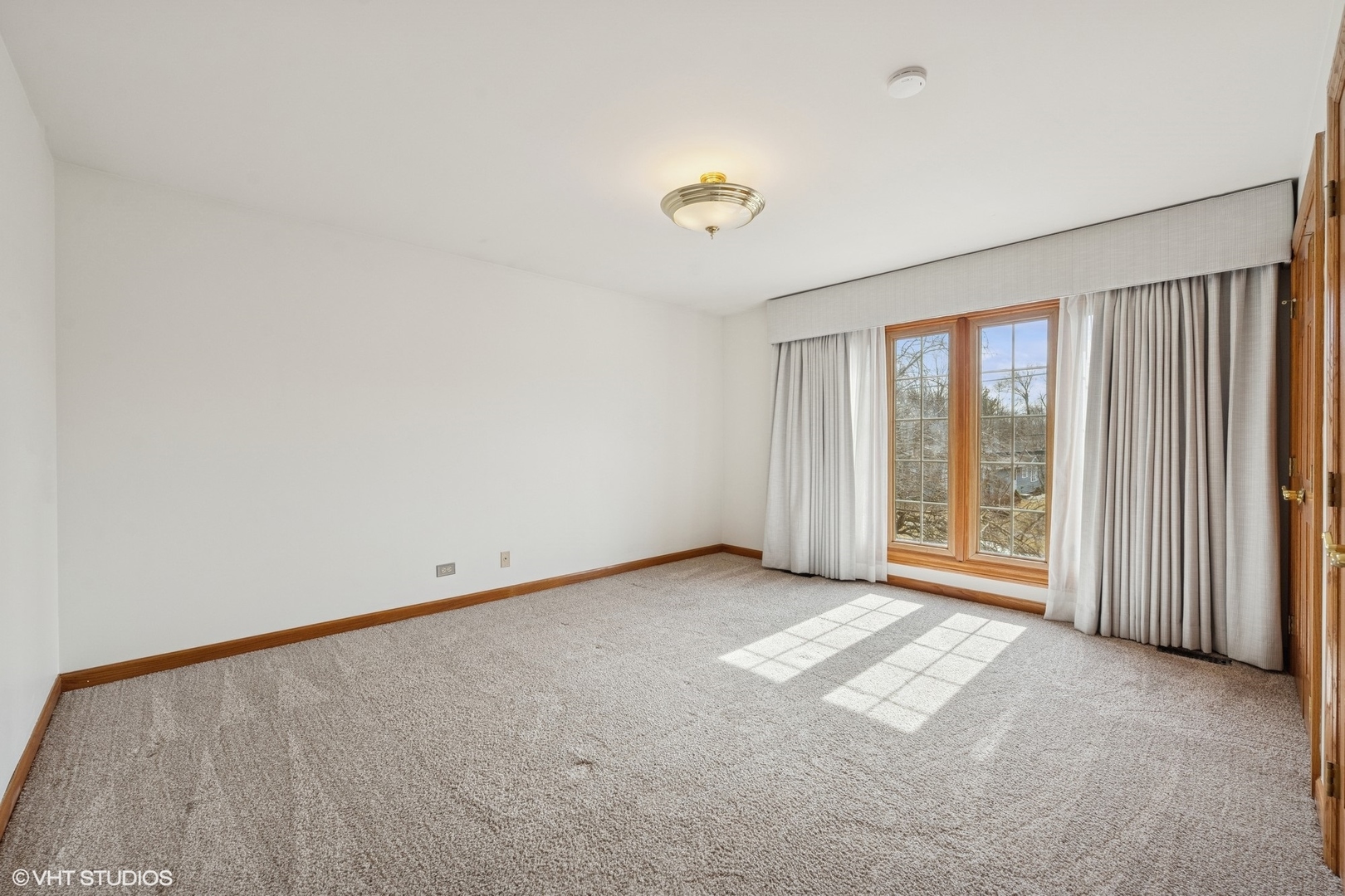 3170 Keystone Road Northbrook, IL 60062 - Photo 27 of 42 an empty room with windows