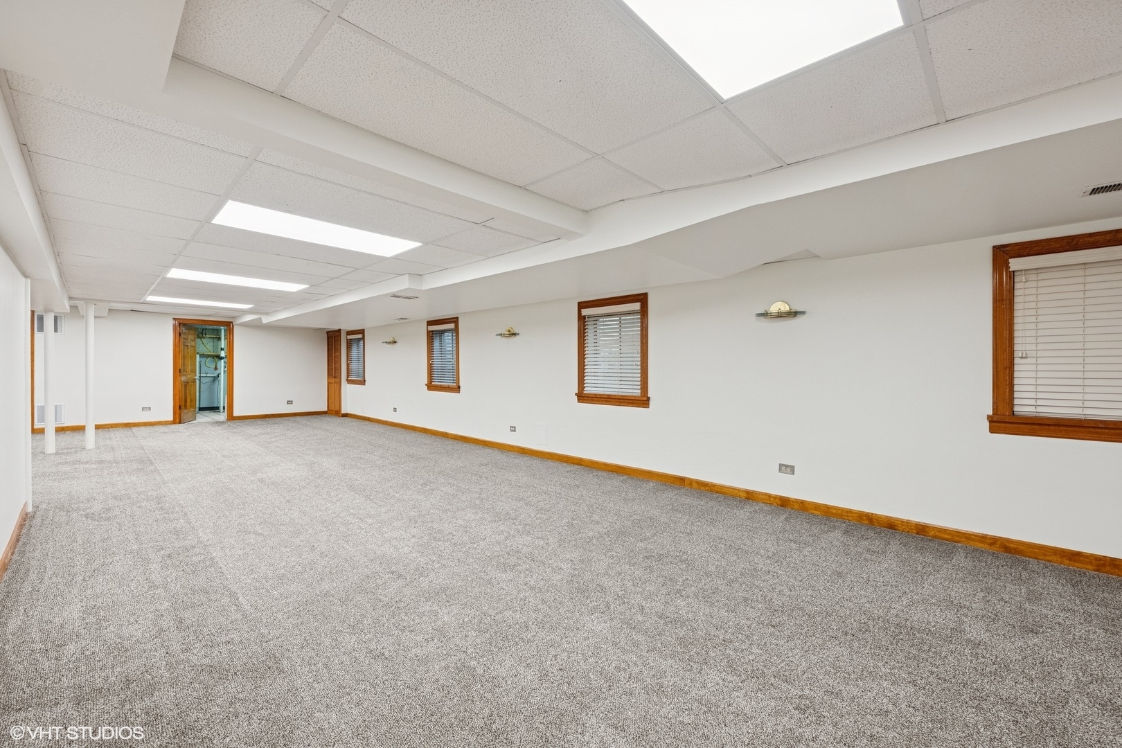 3170 Keystone Road Northbrook, IL 60062 - Photo 28 of 42 a view of an empty room with a window