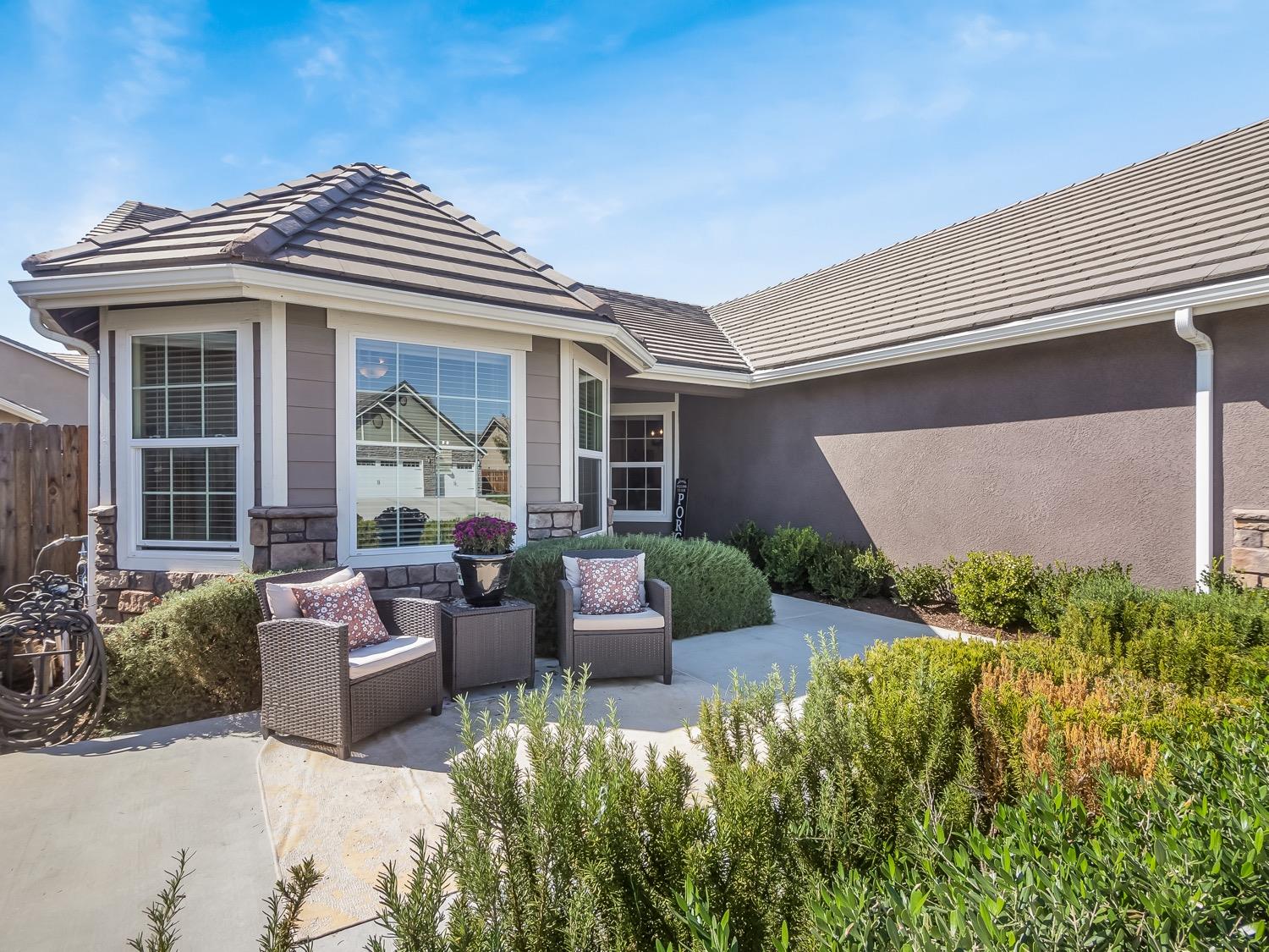 496 Cascade Way Madera, CA 93636 - Photo 2 of 31 Gallery Image 2