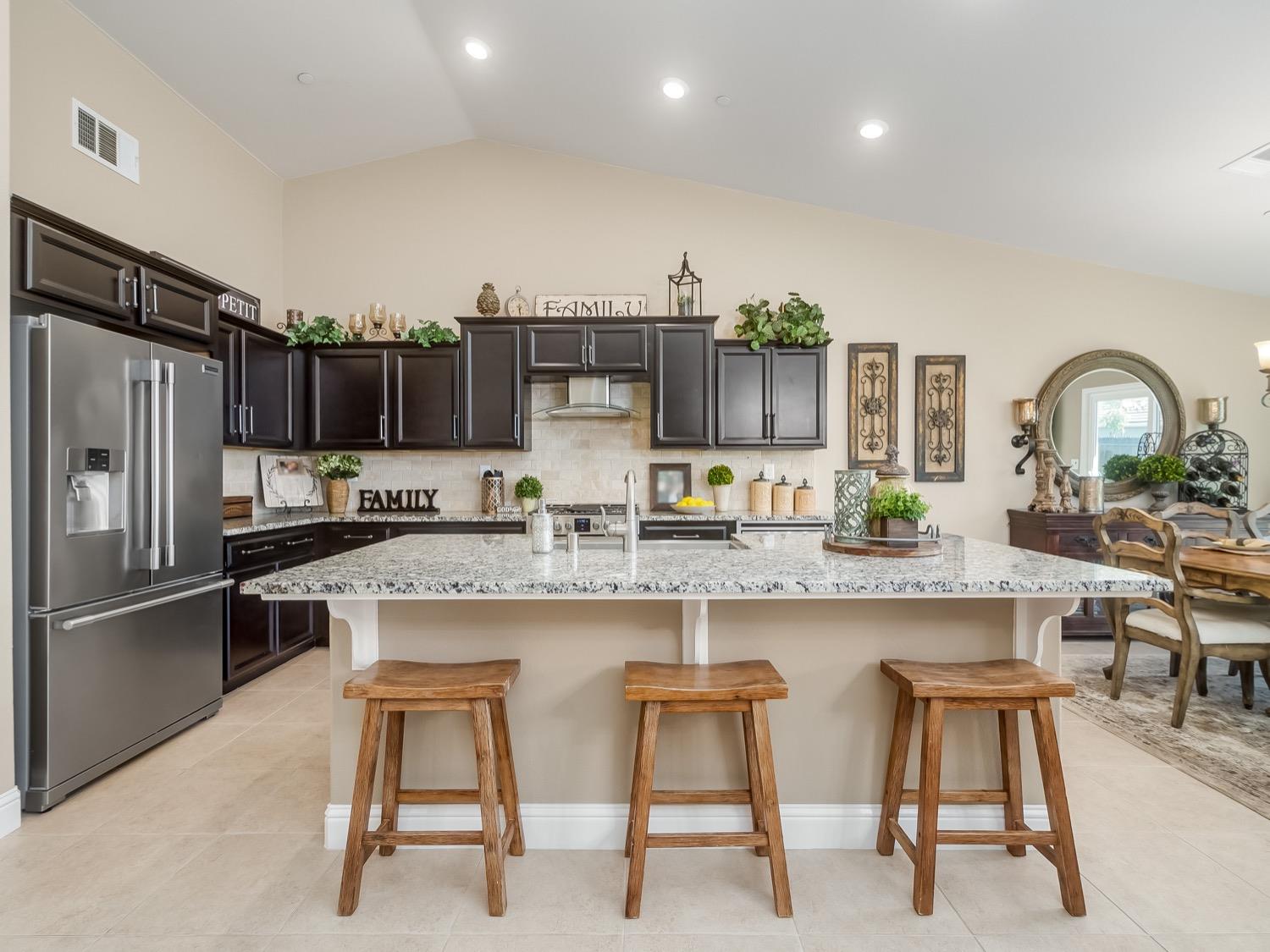 496 Cascade Way Madera, CA 93636 - Photo 3 of 31 Gallery Image 3