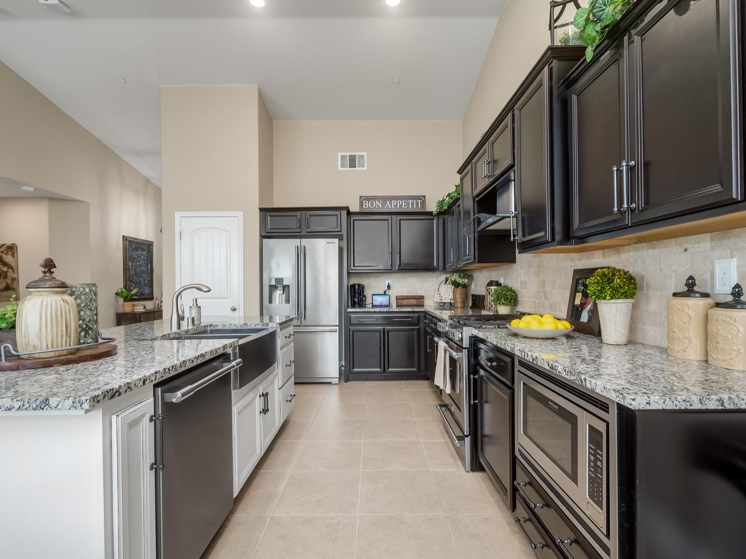 496 Cascade Way Madera, CA 93636 - Photo 7 of 31 Gallery Image 7