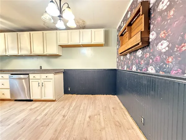 a view of empty room with window and ceiling fan