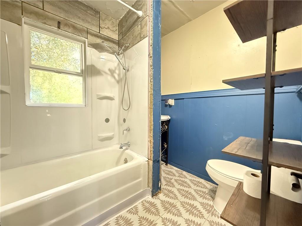 63 Fredonia Road Greenville, PA 16125 - Photo 26 of 32 a bathroom with a toilet and a bathtub