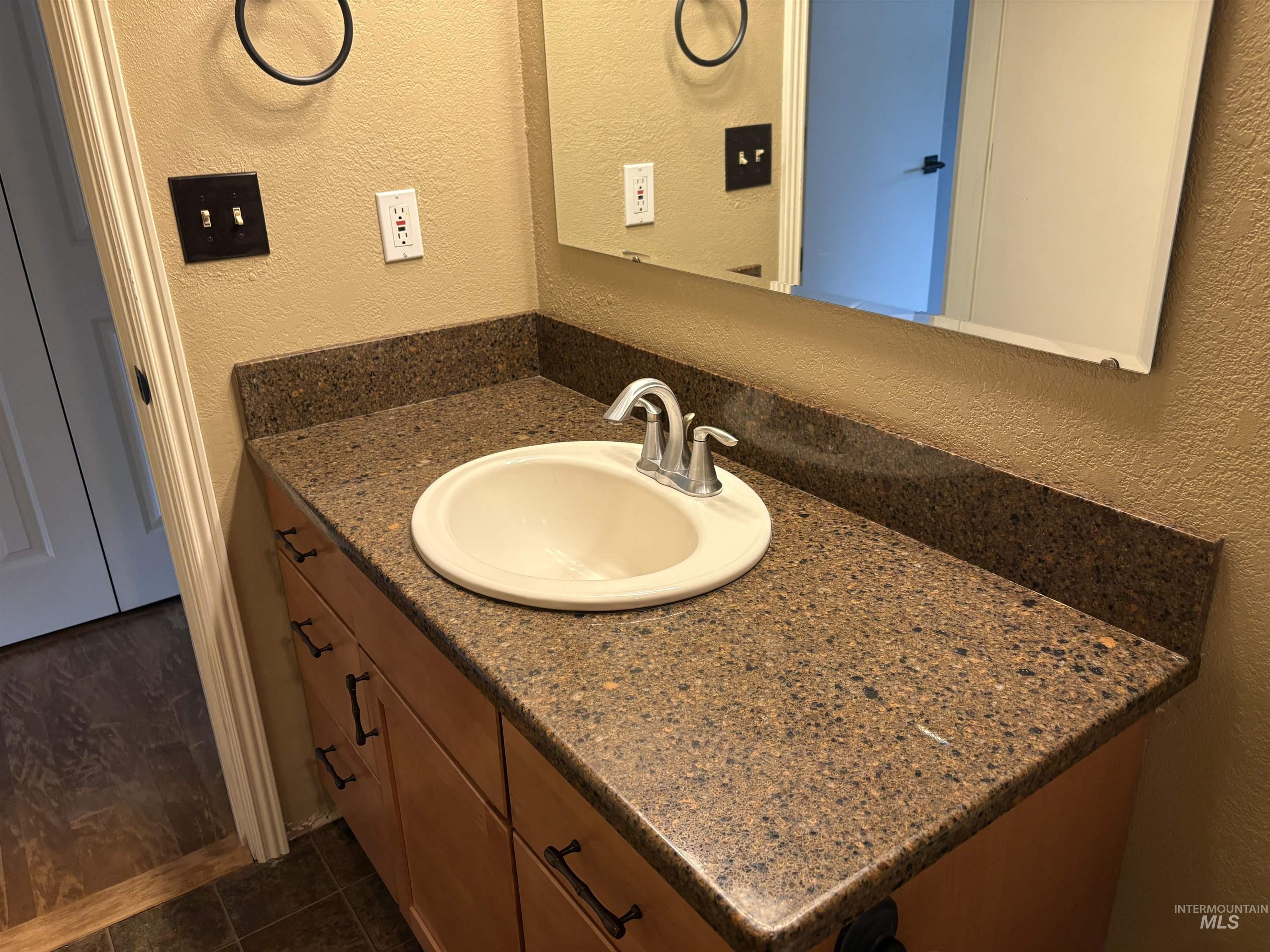 513 Ridge Way Ontario, OR 97914 - Photo 22 of 29 Bathroom featuring a tiled shower and tub combination, framed by a clear glass enclosure with dark trim