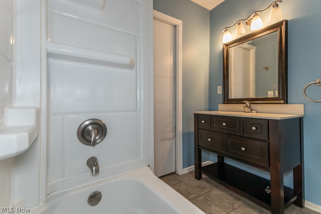 939 Hanley Road Cleveland, OH 44124 - Photo 19 of 30