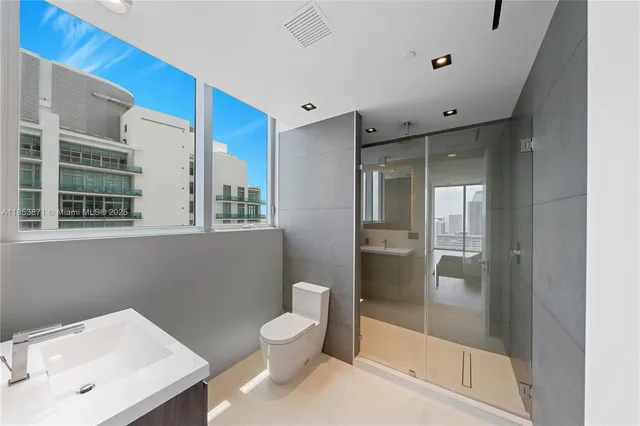 $11,900,000 | 1300 Brickell Bay Drive, Unit 4401, Miami, FL 33131