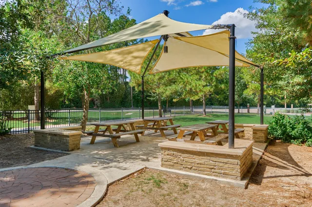 $410,000 | 115 Buckeye Drive, Montgomery, TX 77316