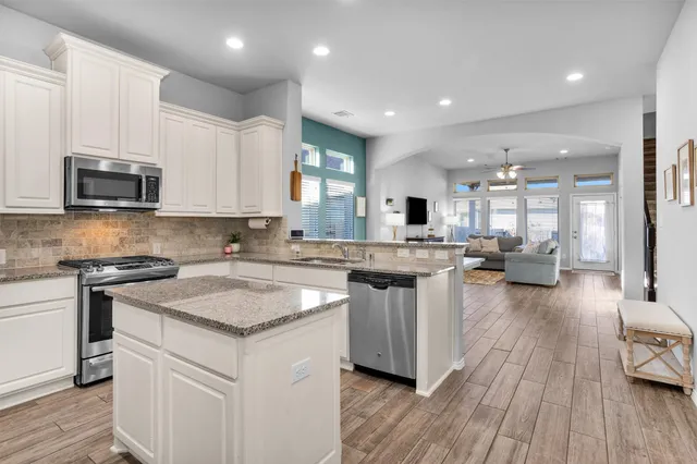 $410,000 | 115 Buckeye Drive, Montgomery, TX 77316