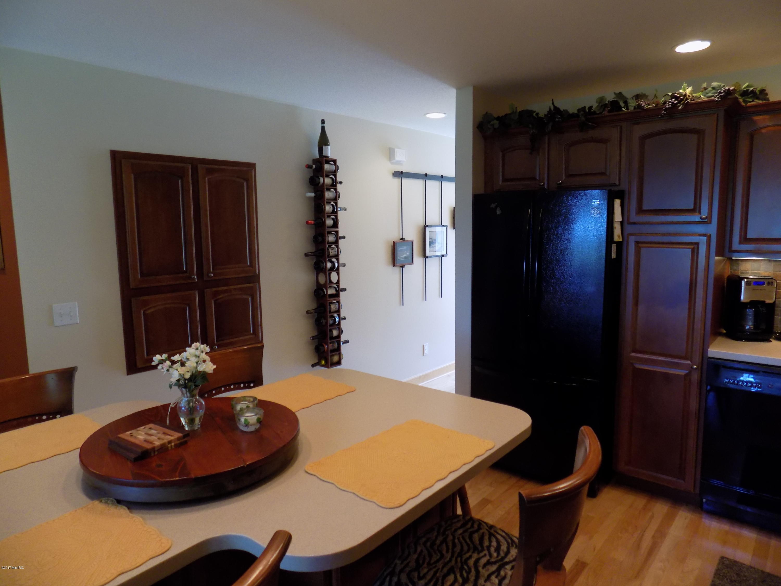 6702 Lakeshore Road Manistee, MI 49660 - Photo 16 of 66 DSCN0874